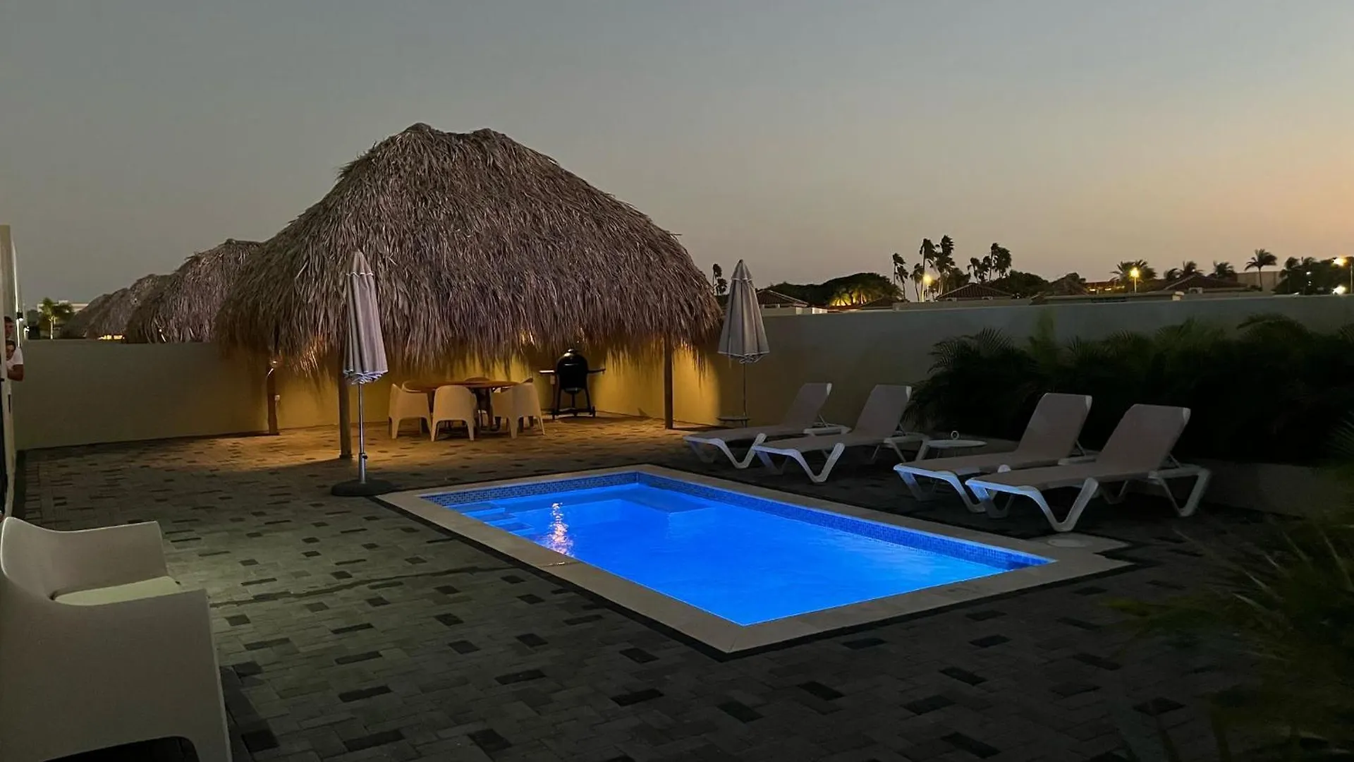 Paradise Villa Met Prive Zwembad, Mambo Beach Willemstad
