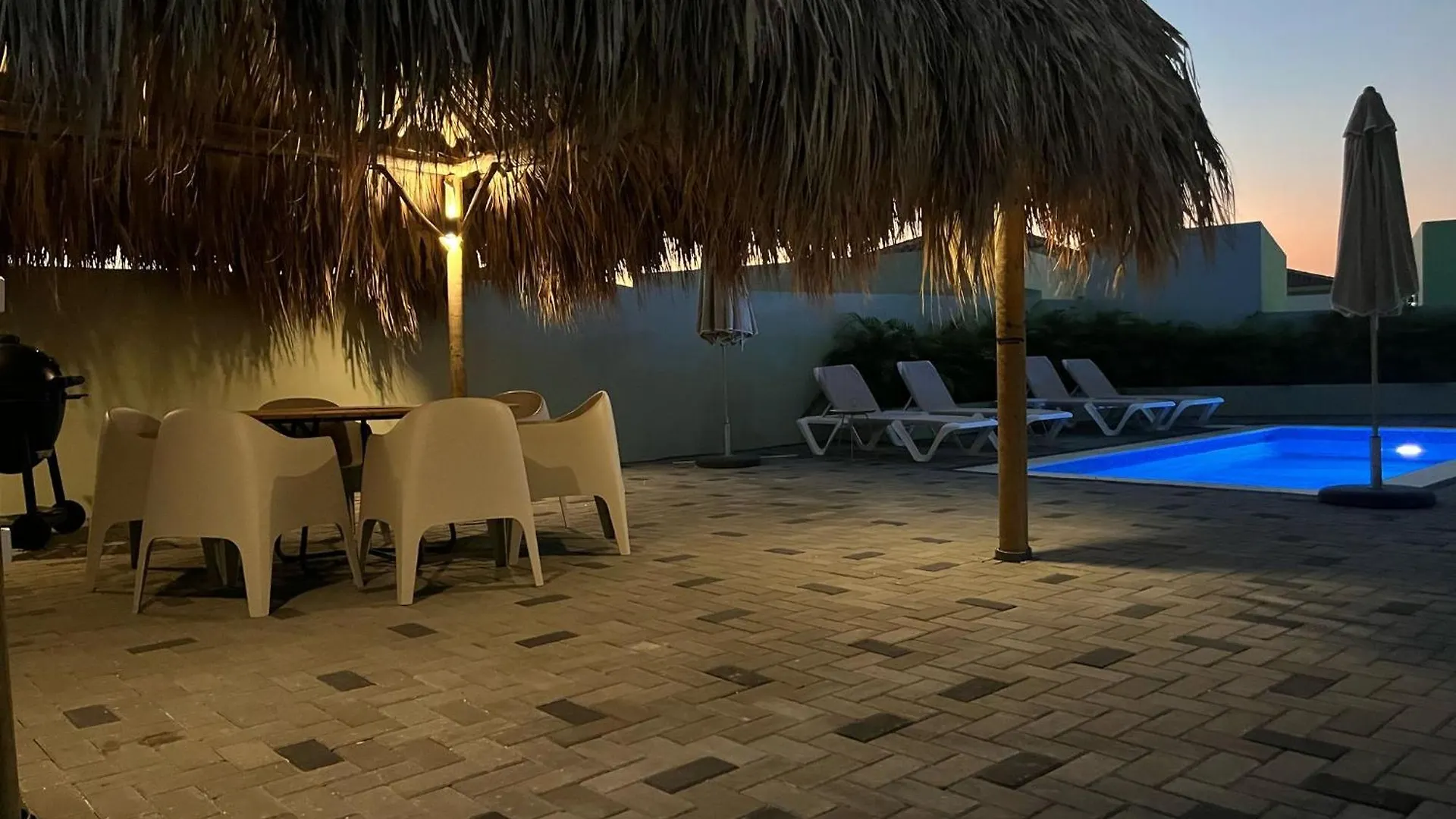 Paradise Villa Met Prive Zwembad, Mambo Beach Willemstad